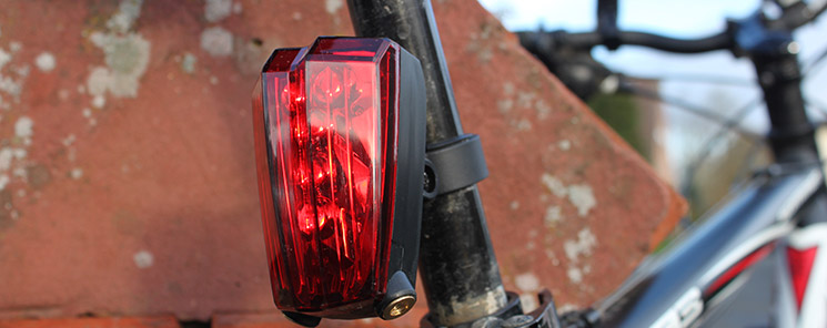 Feu arrière avec bande cyclable lumineuse