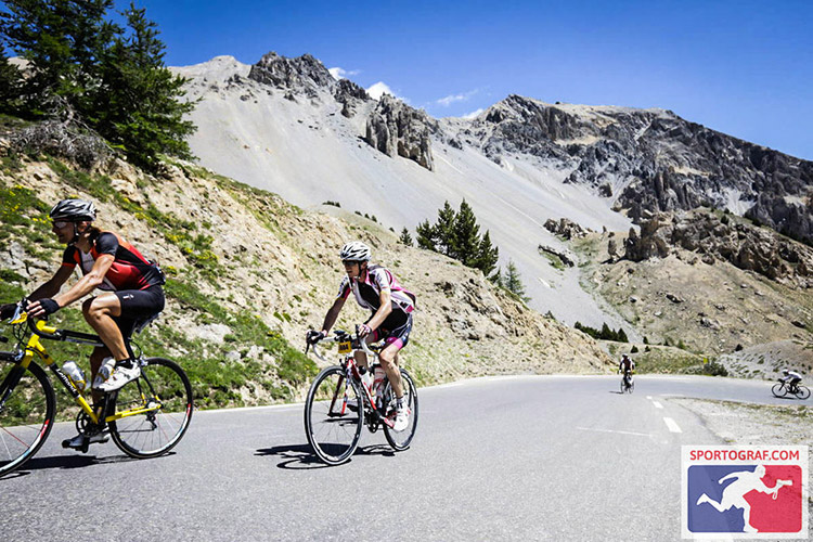 La montée du col d'Izoard, magnifique !