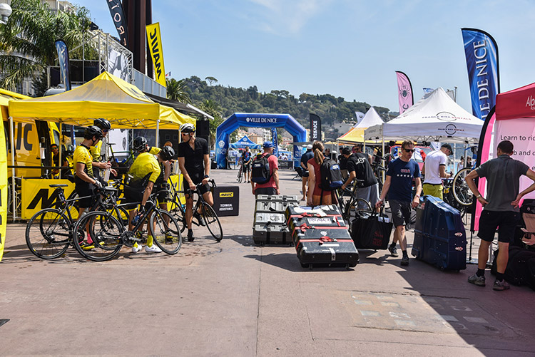 Le village départ à Nice...