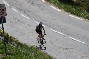 Dans les lacets de l'Alpe d'Huez sur la Haute Route Alpes 2017