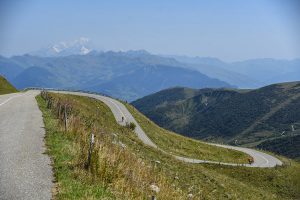 Vue sur le Mont Blanc dans la descente de La Madeleine