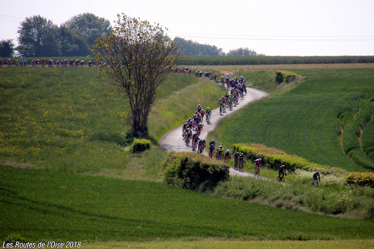 Le peloton sur la première étape des Routes de l'Oise 2018