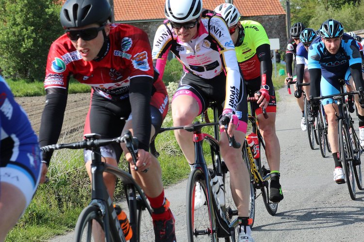 Dans les roues sur la course Ufolep de Bruille St Amand